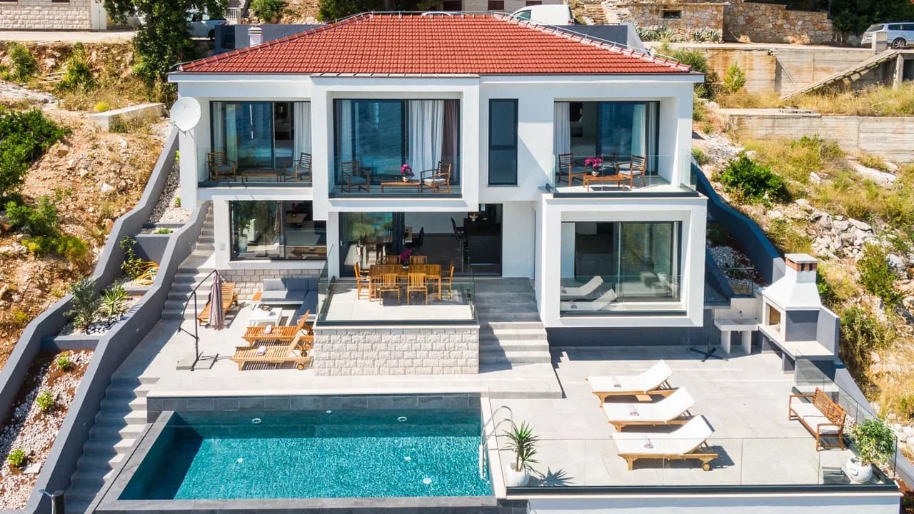 Cozy Seafront Home With Jacuzzi photo 5