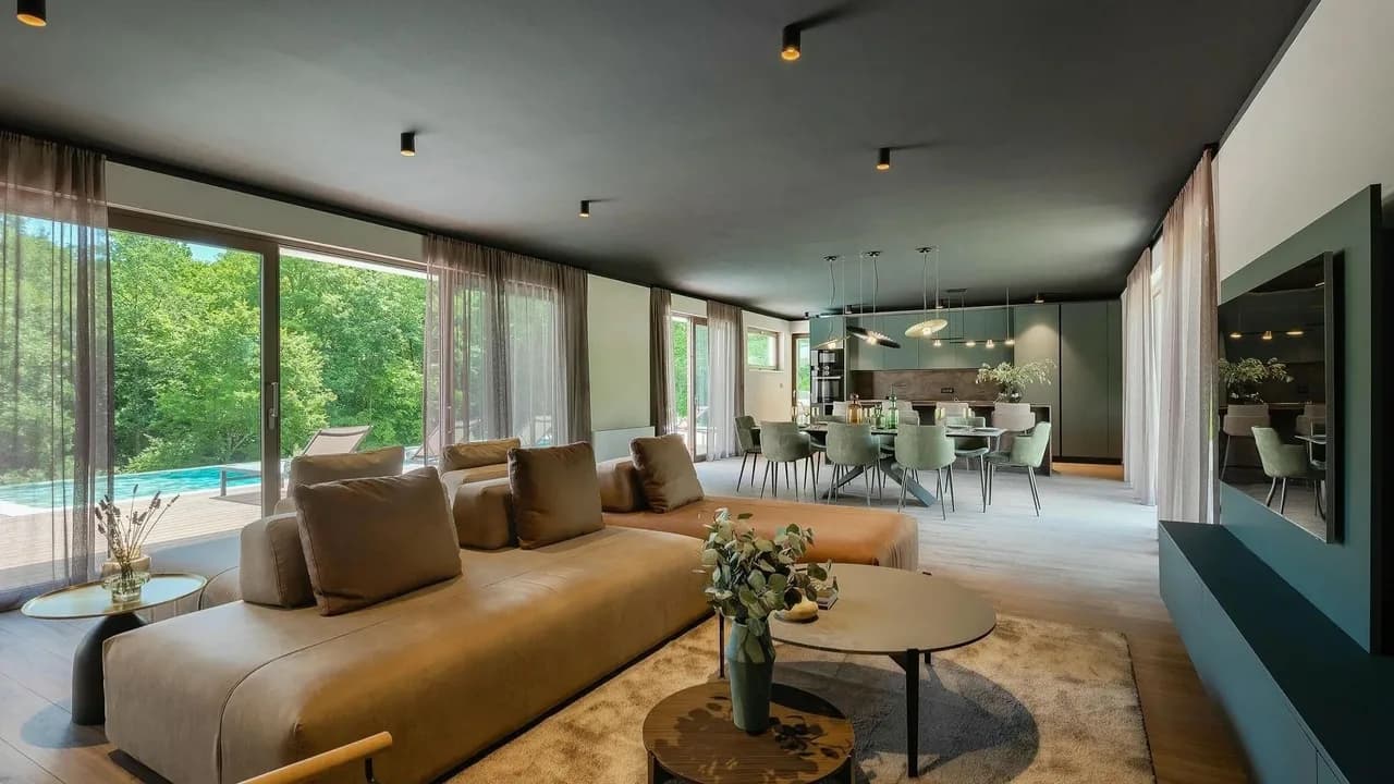 Luxury Villa With Outdoor Paradise photo 2