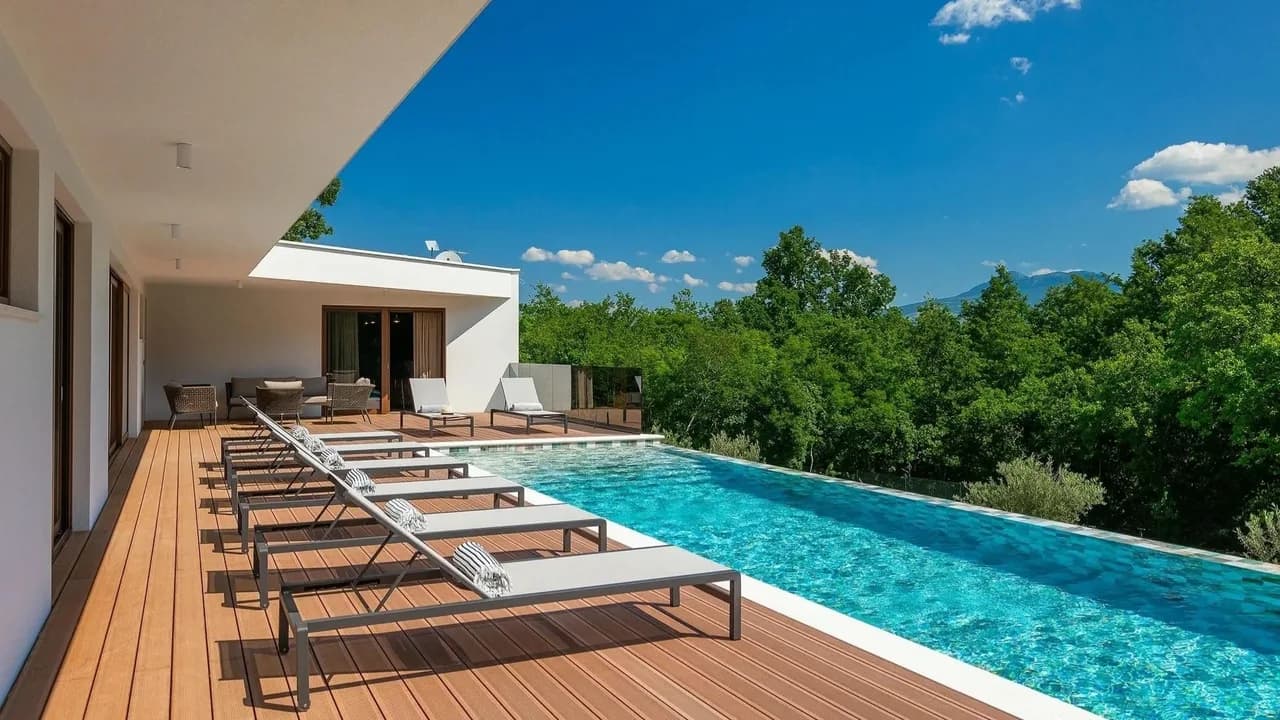 Luxury Villa With Outdoor Paradise photo 4