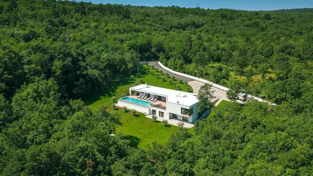 Luxury Villa With Outdoor Paradise photo 5
