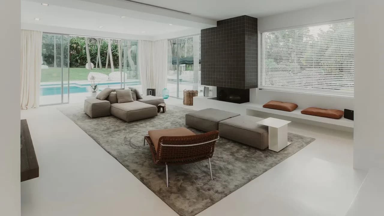 Spectacular Villa With Outdoor Lounge Area photo 2