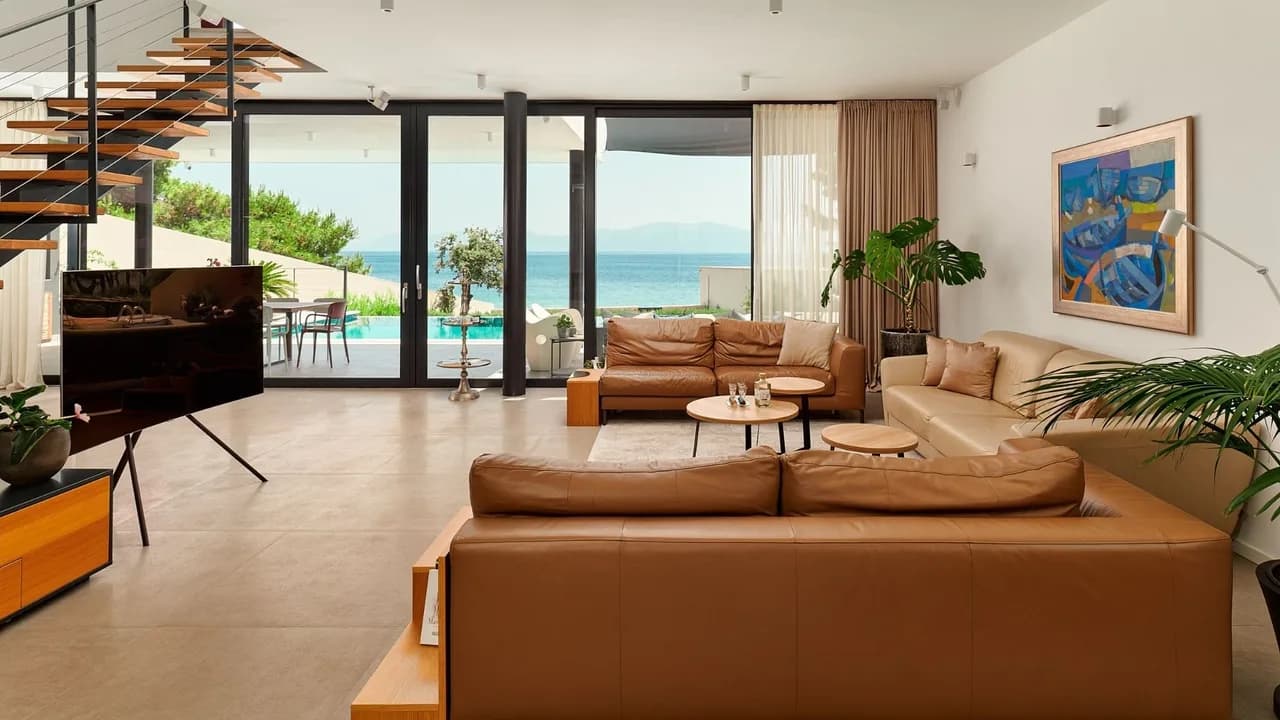 Elegant Beachfront Escape With Terrace photo 2