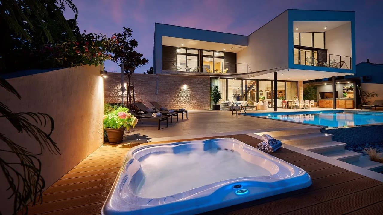 Elegant Beachfront Escape With Terrace photo 4