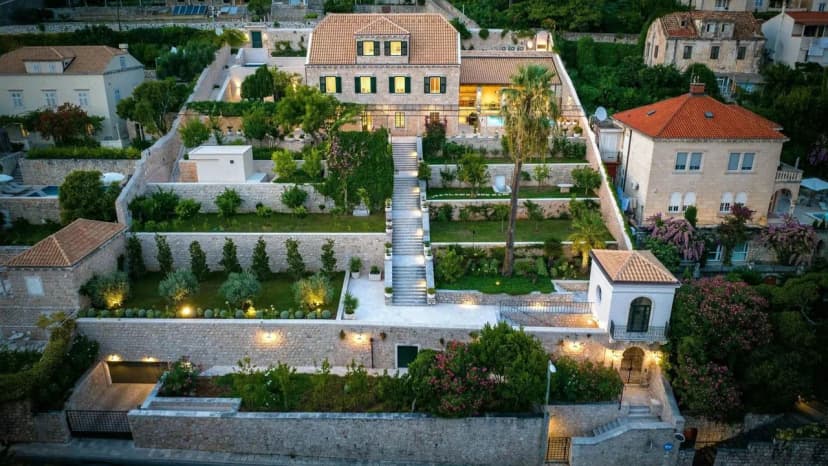 Historic Villa Near Old Town