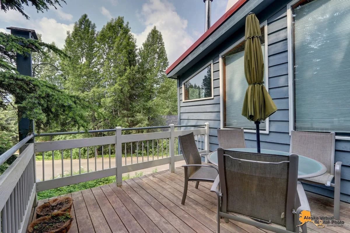 Scenic Mountain Four Bedroom Villa in Anchorage photo 2