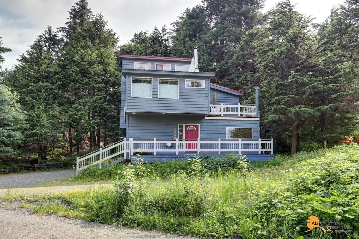 Scenic Mountain Four Bedroom Villa in Anchorage photo 3