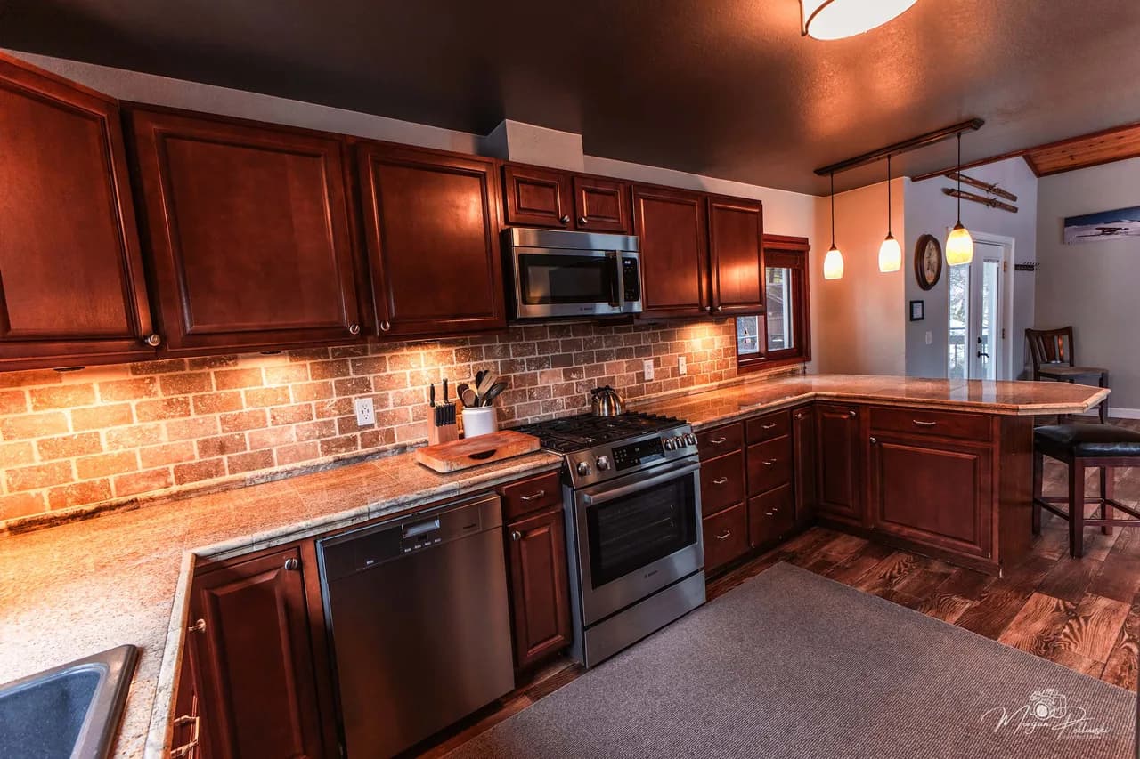Scenic Mountain Four Bedroom Villa in Anchorage photo 5