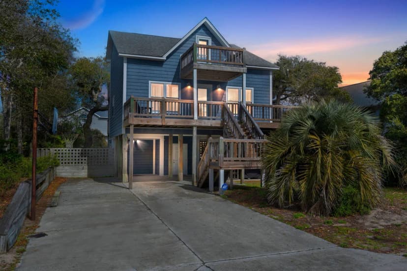 5 Min Walk to Beach, Family Fun, Dog Friendly