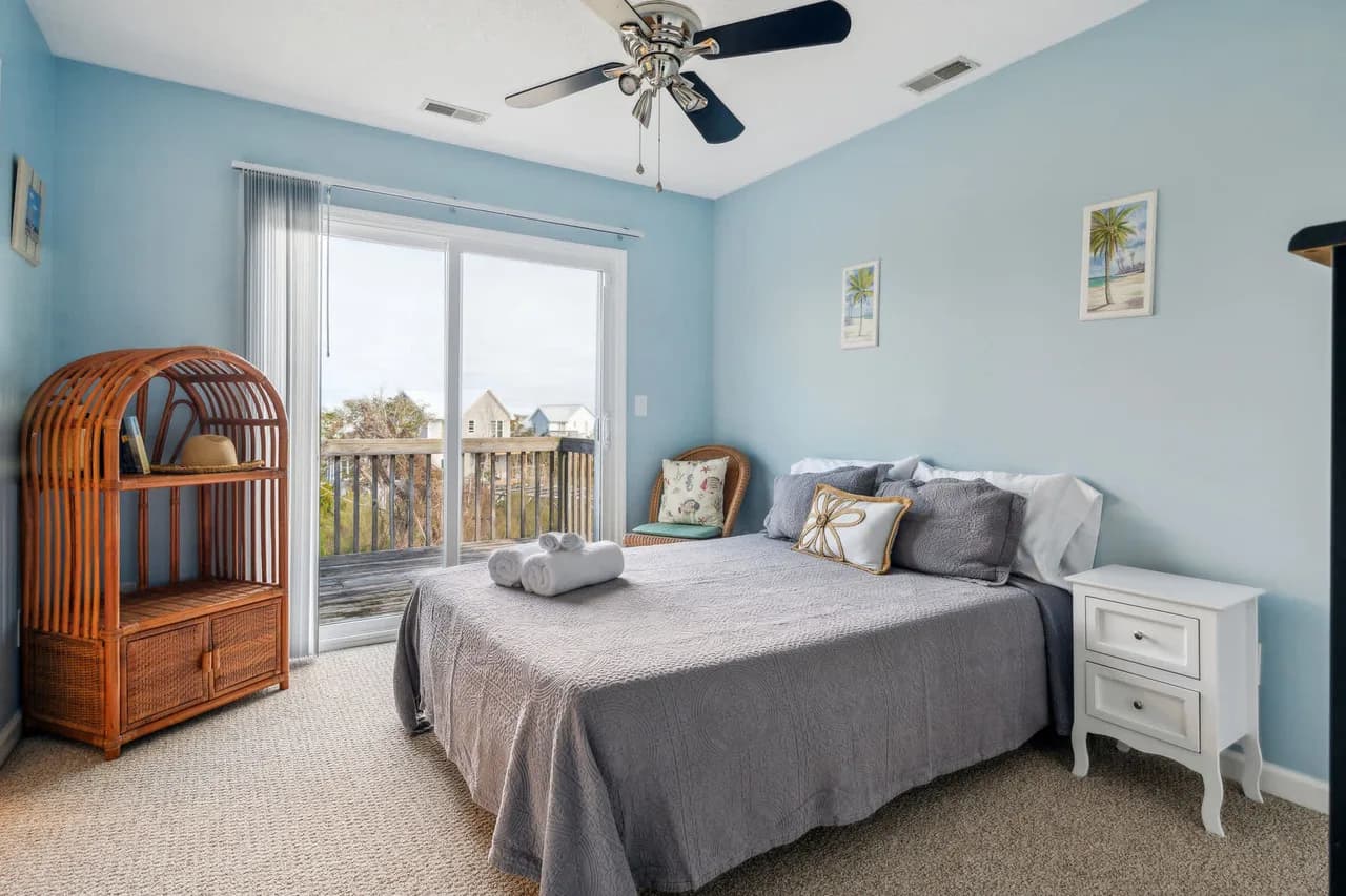 Beach Access Four Bedroom Villa in North Carolina photo 5