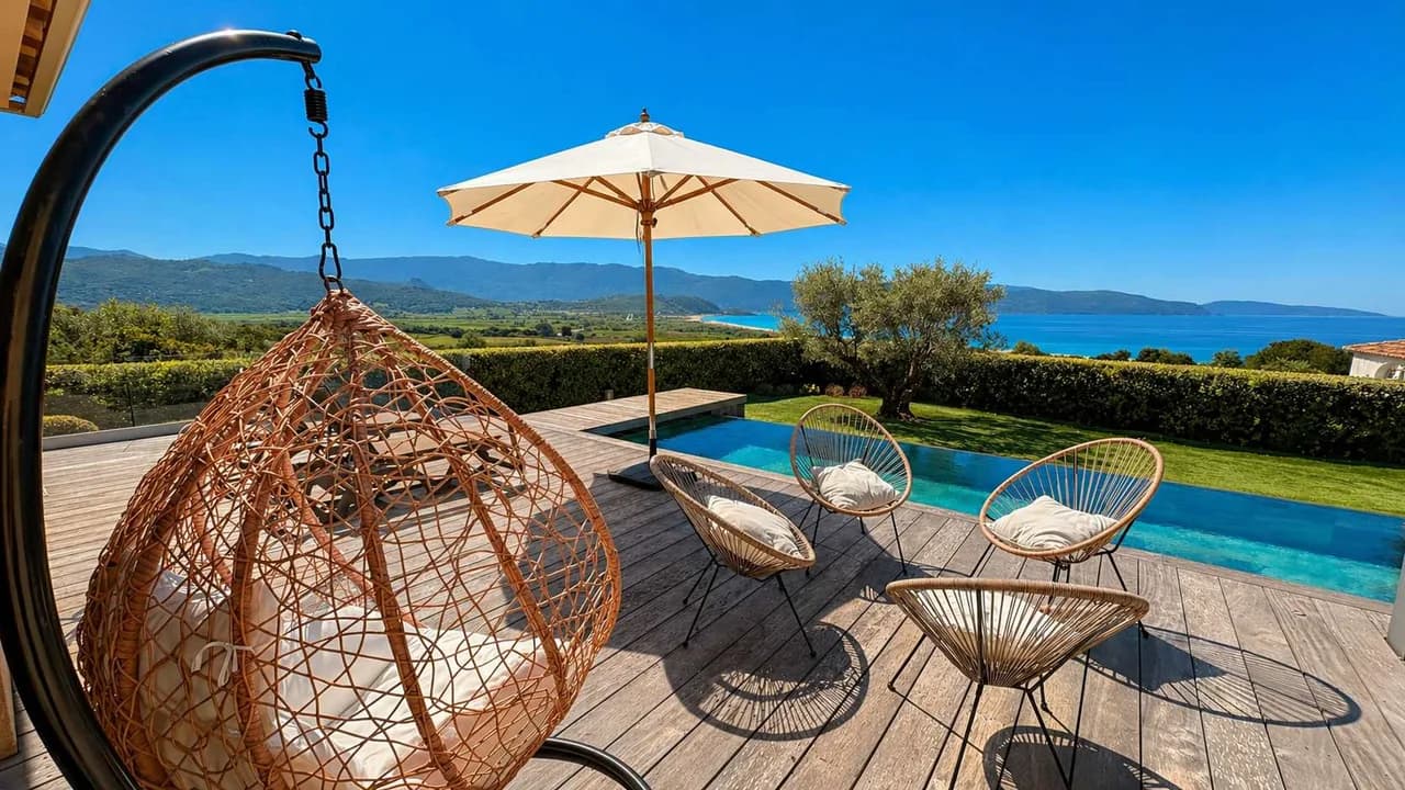 Jacuzzi Pool Villa in France