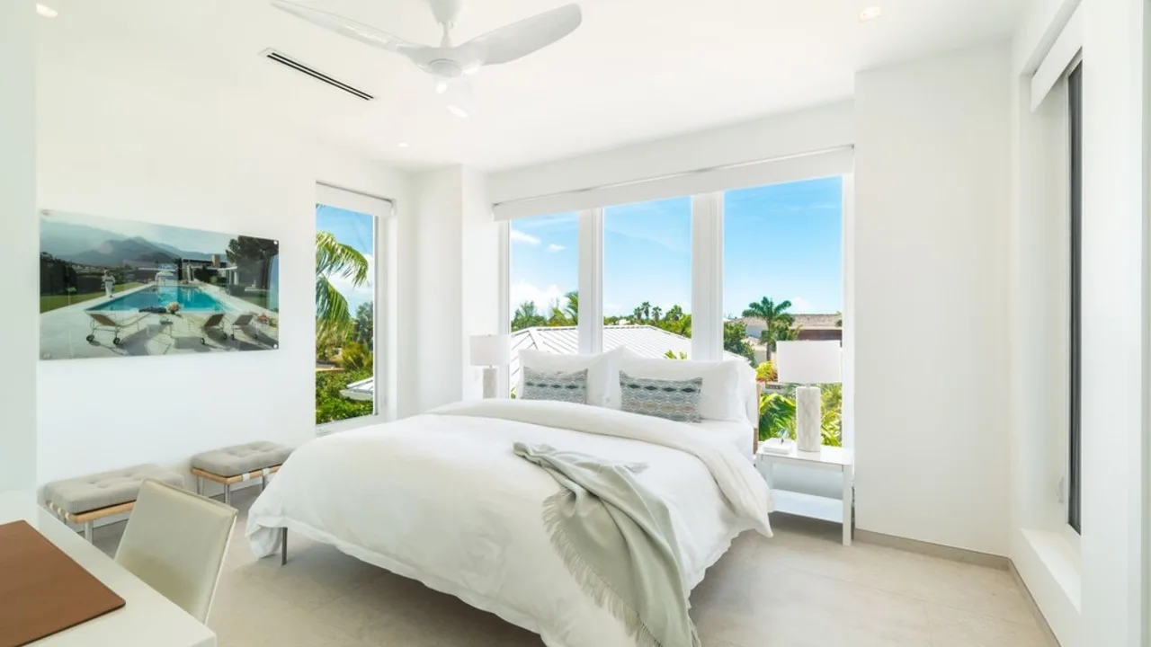 Gorgeous Beachfront Villa With Outdoor Lounge photo 3