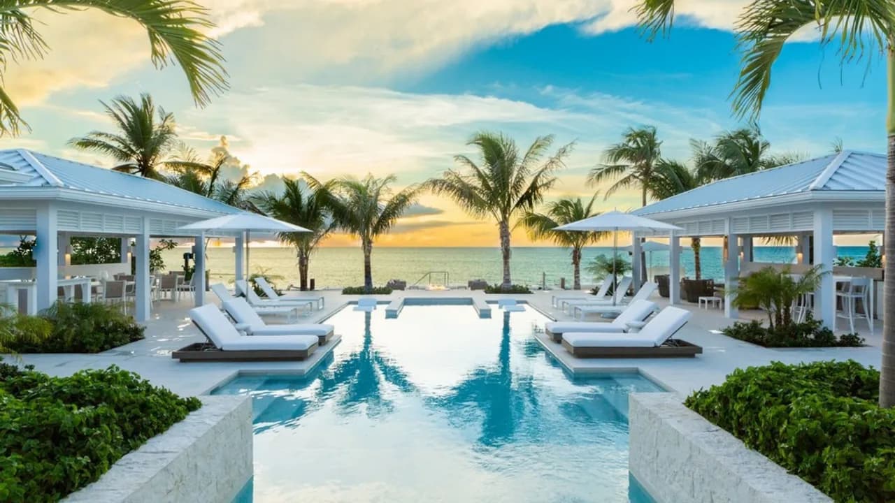 Gorgeous Beachfront Villa With Outdoor Lounge photo 5