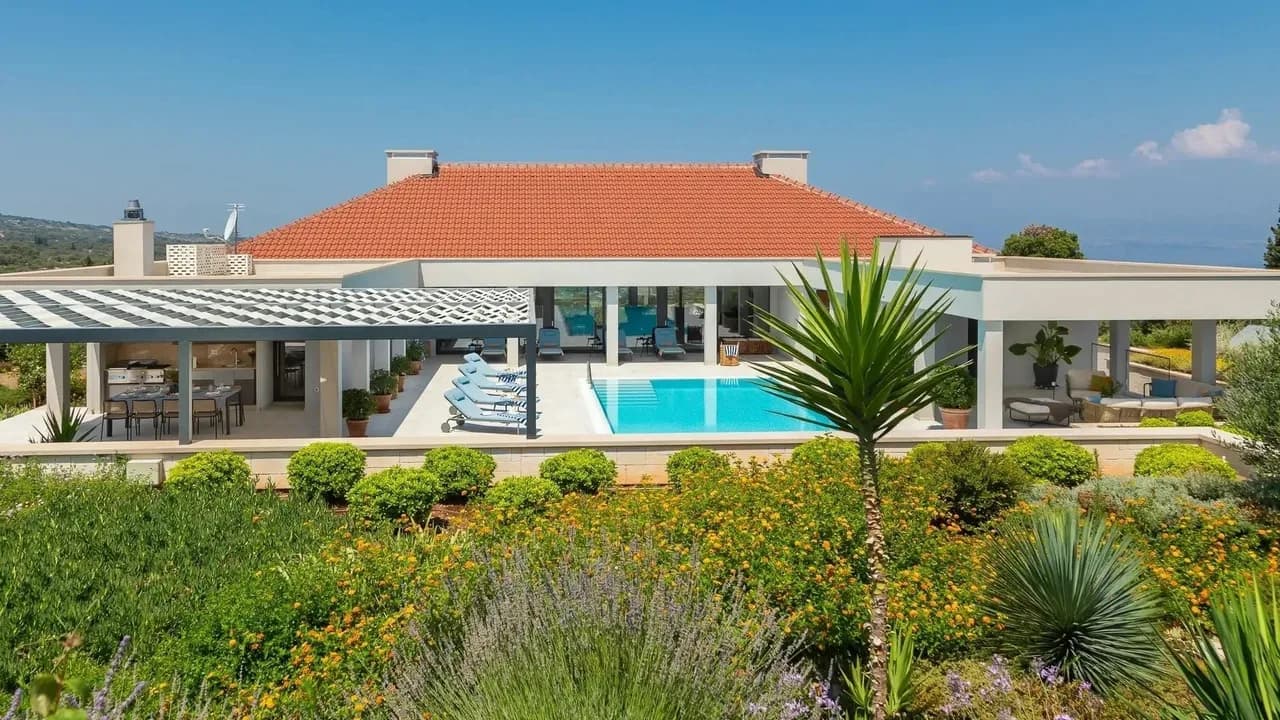 Luxury Accommodation in Historic Skrip
