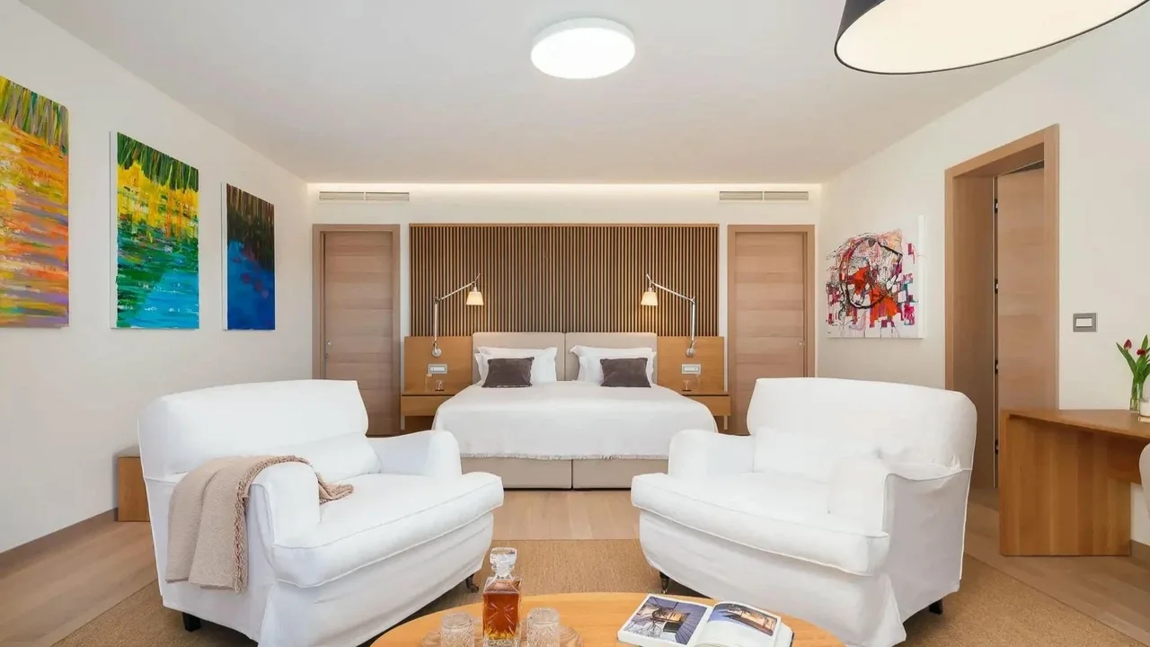 Luxury Accommodation in Historic Skrip photo 3
