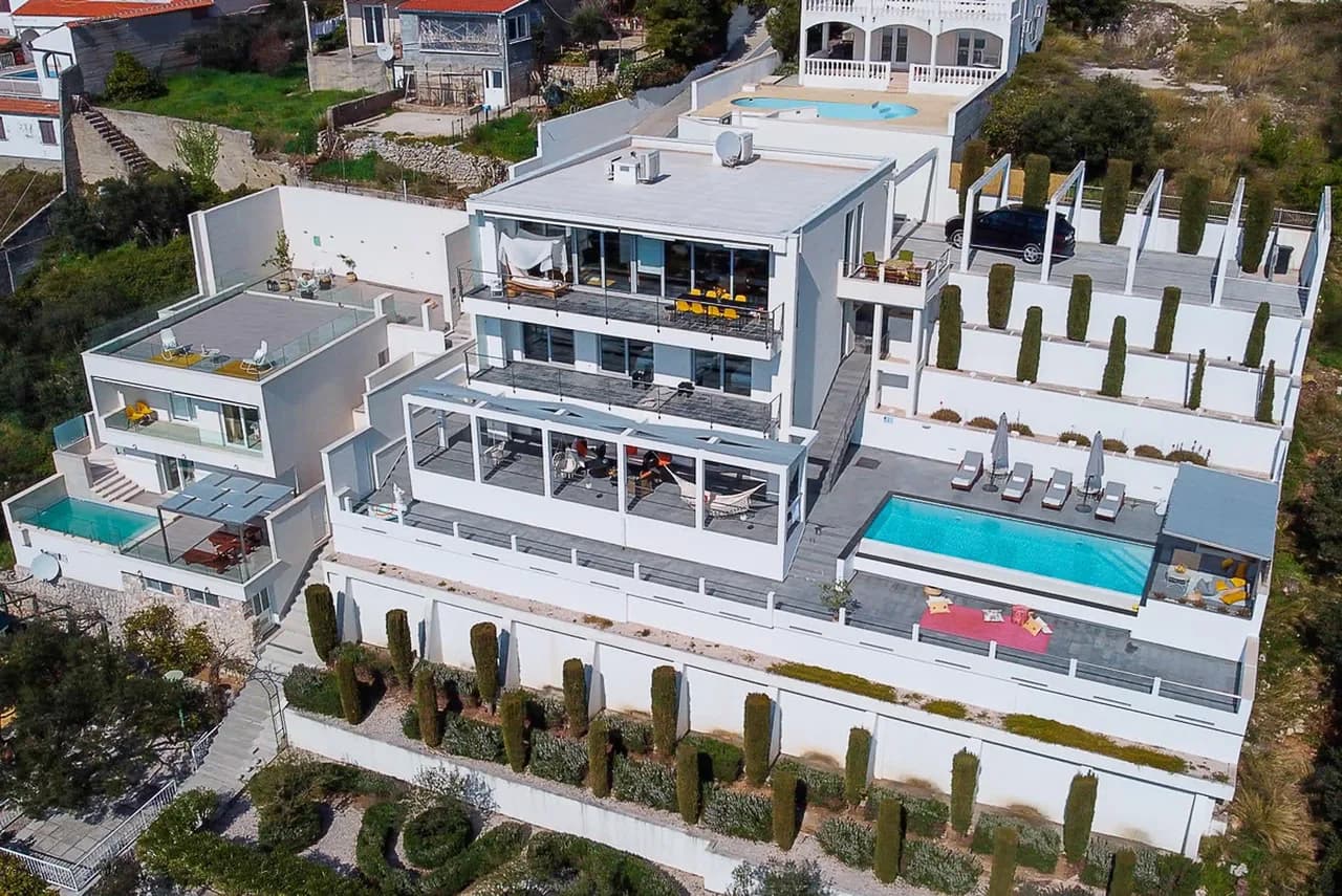 Luxurious Seaside Villa With Private Pool