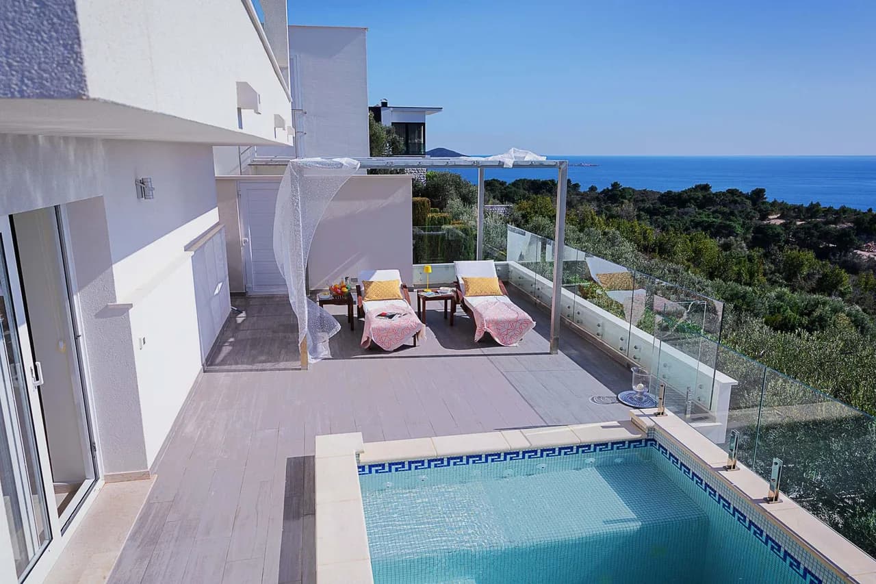 Luxurious Seaside Villa With Private Pool photo 5
