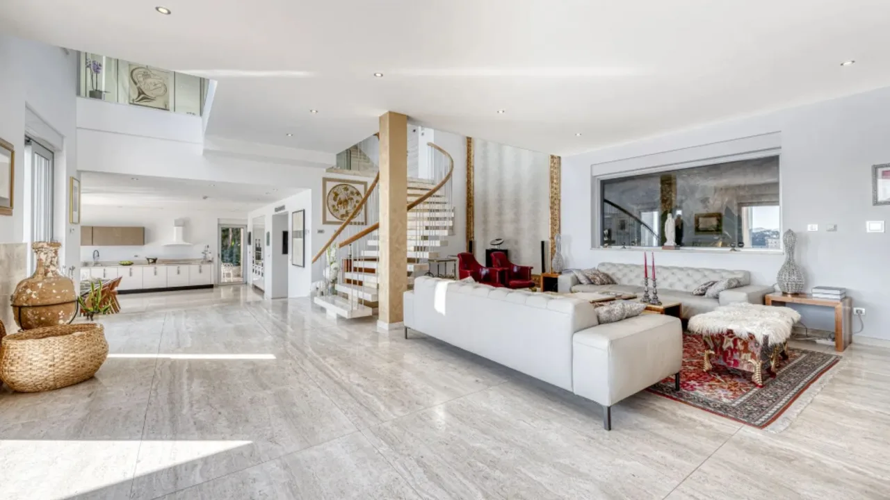 Chic Seaside Villa With Modern Amenities photo 4