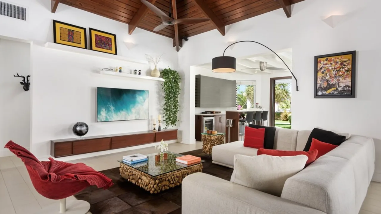 Elegant Villa With Private Boat Access photo 2