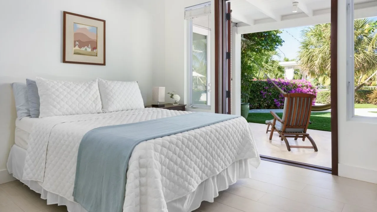 Elegant Villa With Private Boat Access photo 3