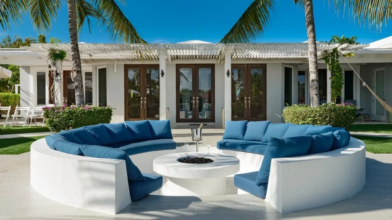 Elegant Villa With Private Boat Access photo 4