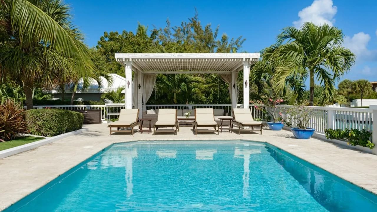 Elegant Villa With Private Boat Access photo 5