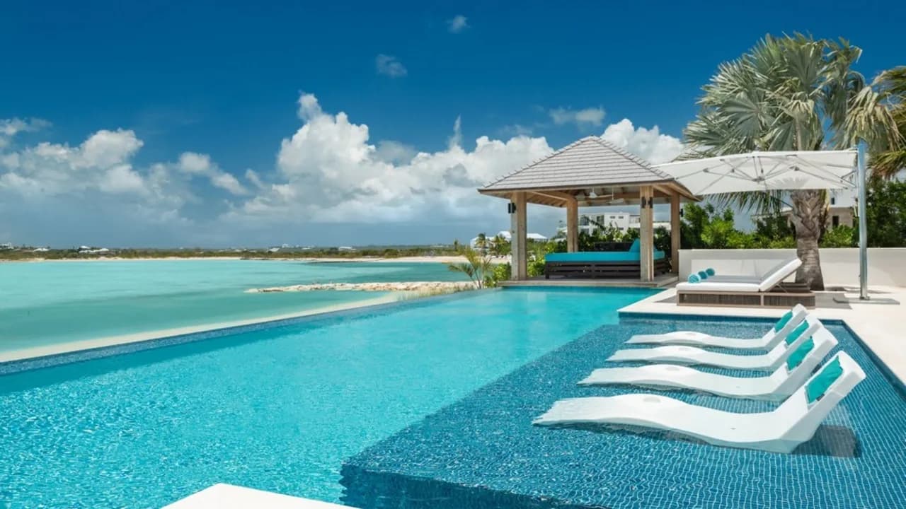Exclusive Beachfront Villa With Infinity Pool photo 5