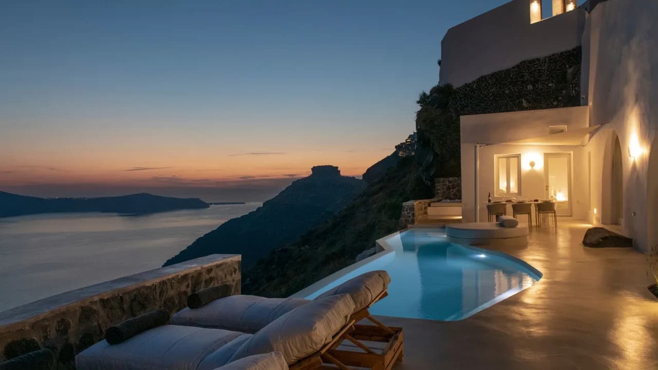 Cliffside Luxury Overlooking Caldera photo 5