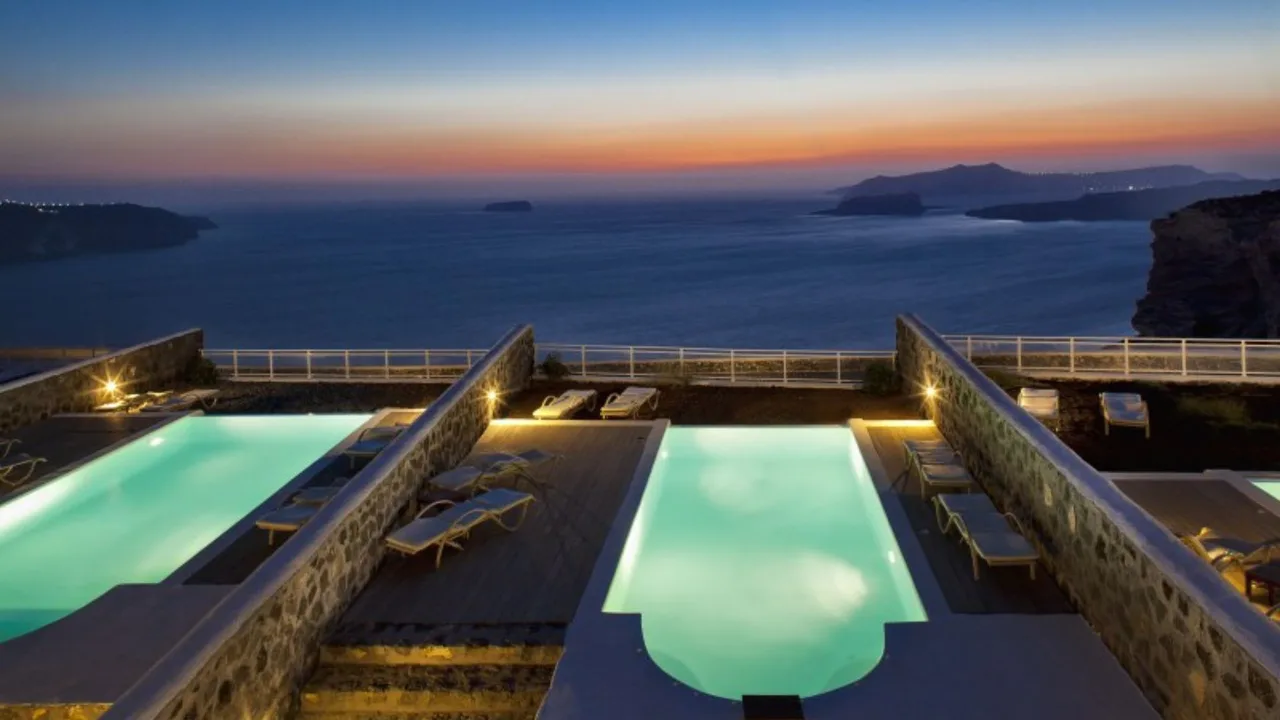 Luxury Getaway in Megalochori Santorini photo 4