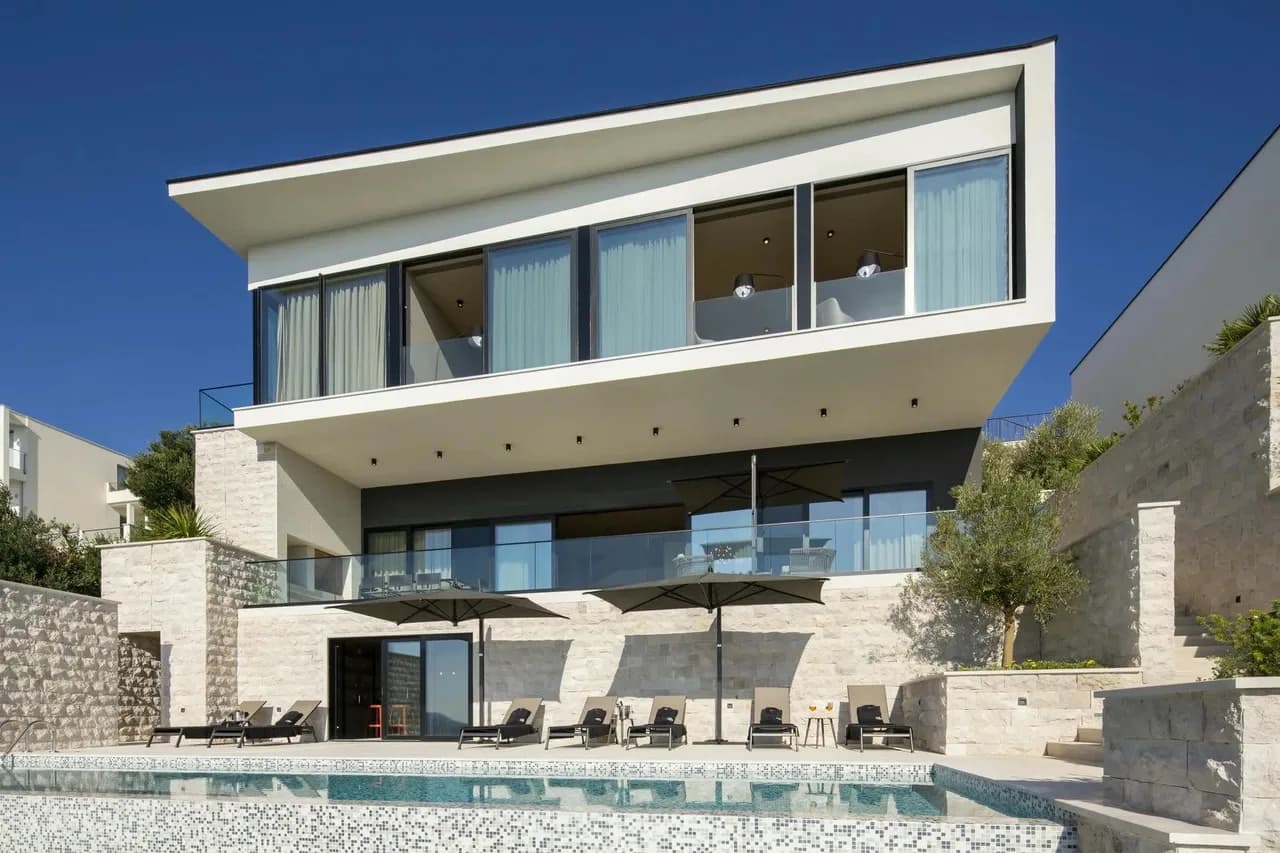 Luxurious Villa With Infinity Pool and Sauna