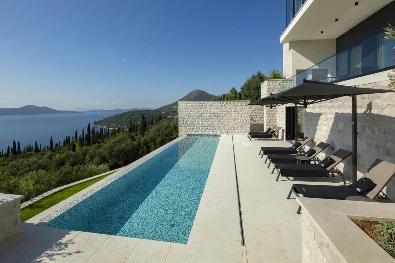 Luxurious Villa With Infinity Pool and Sauna photo 5