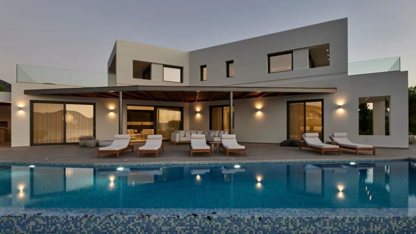 Elegant Stay Near Ammoudara Beach