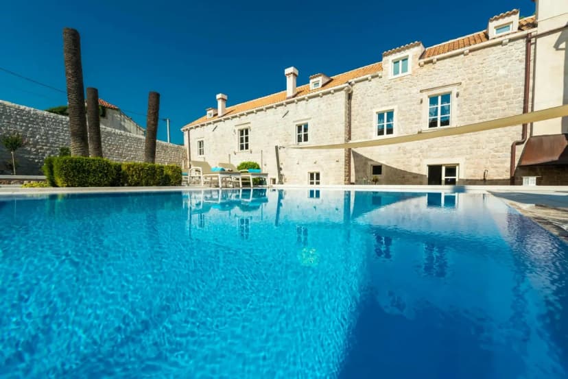 Elegant Historic Villa With Modern Amenities