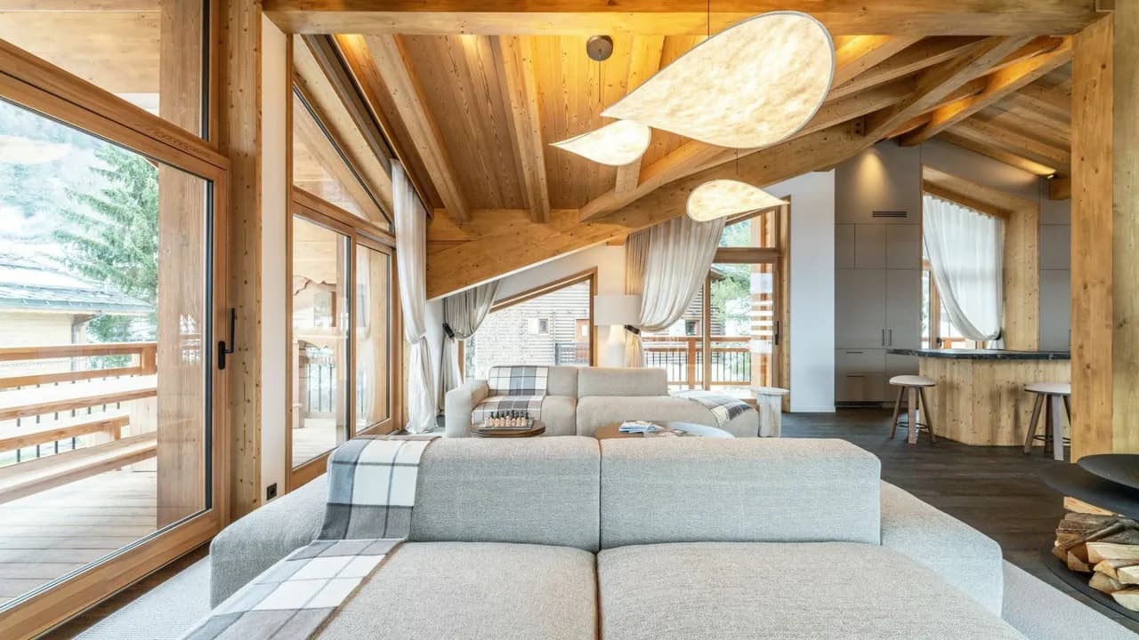 Elegant Alpine Chalet with Mountain Views photo 4