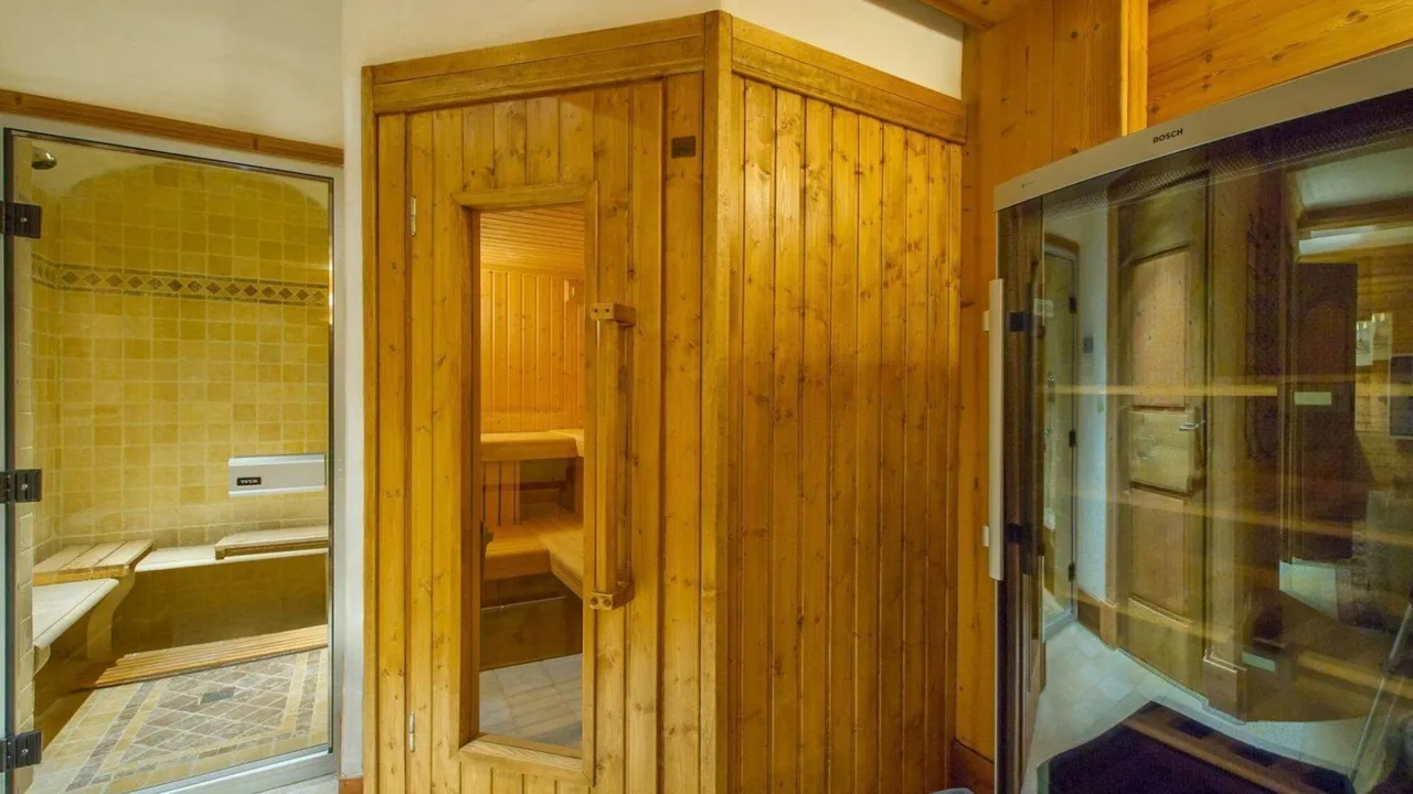 Luxury Chalet With Jacuzzi and Sauna photo 4