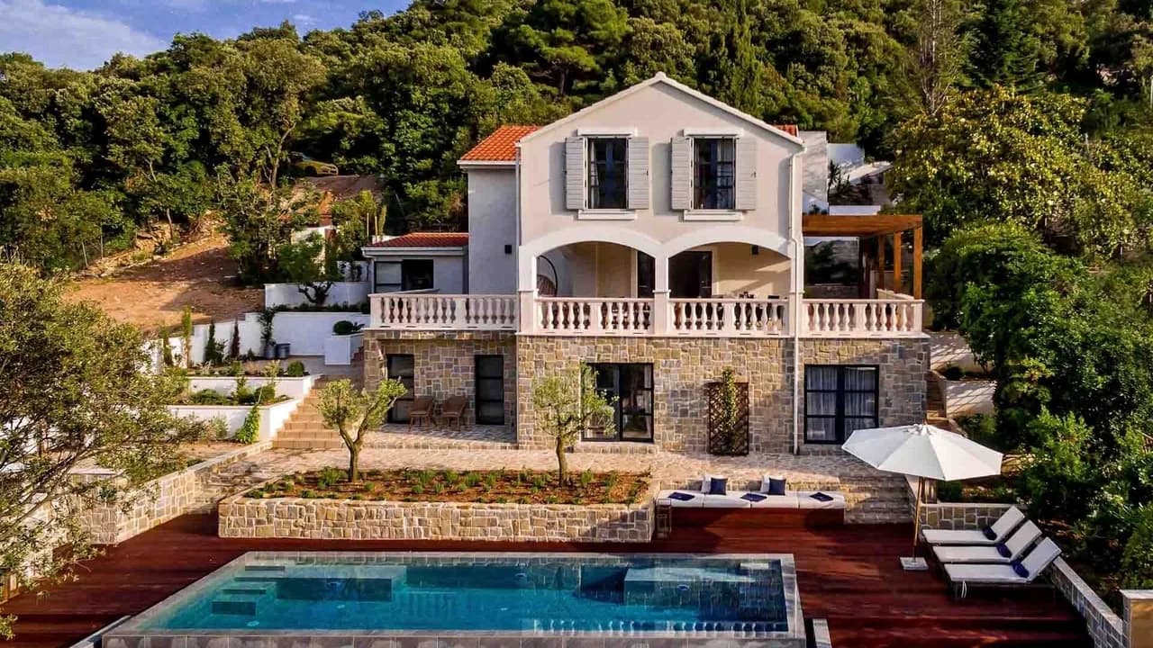 Private Villa With Infinity Pool & Garden