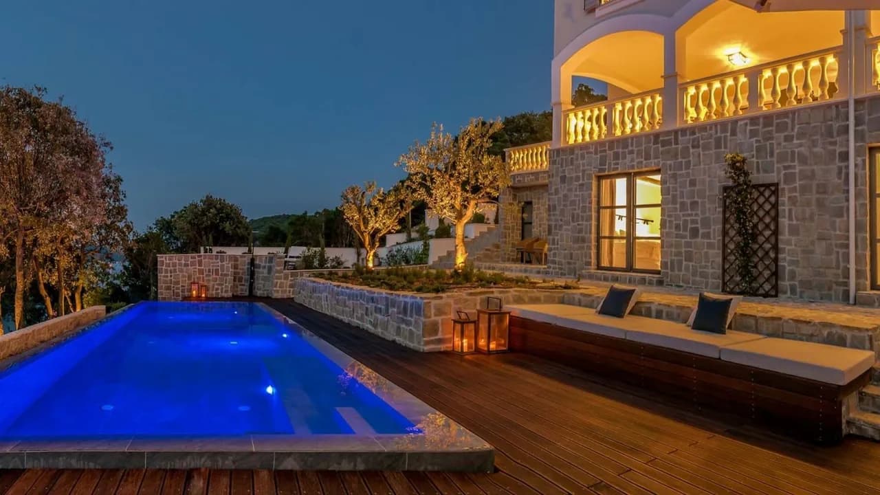 Private Villa With Infinity Pool & Garden photo 5