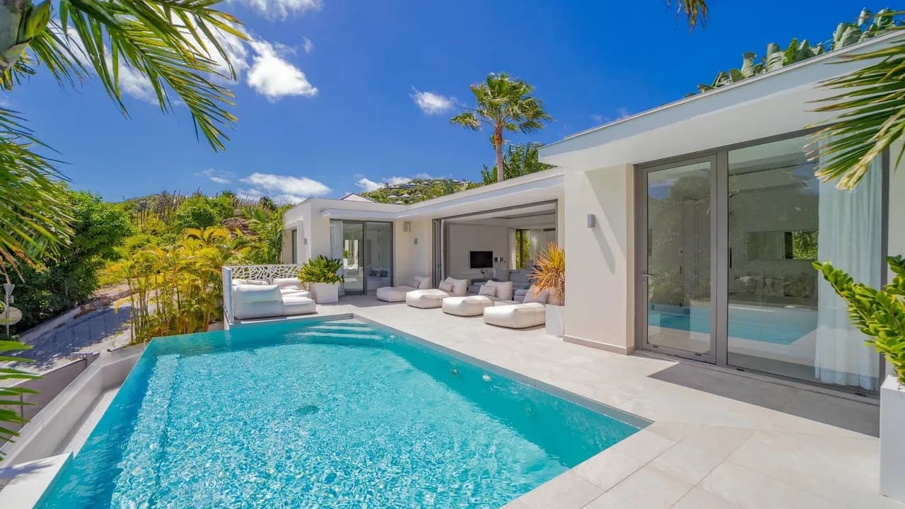 Modern Villa Overlooking Pelican Bay