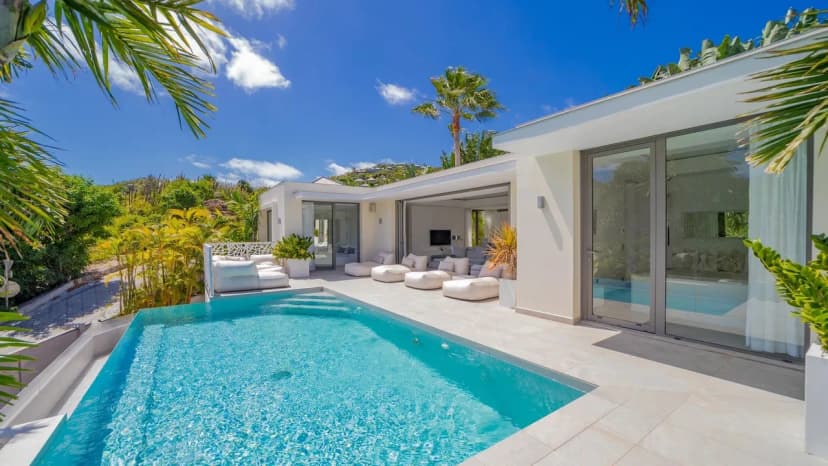 Modern Villa Overlooking Pelican Bay