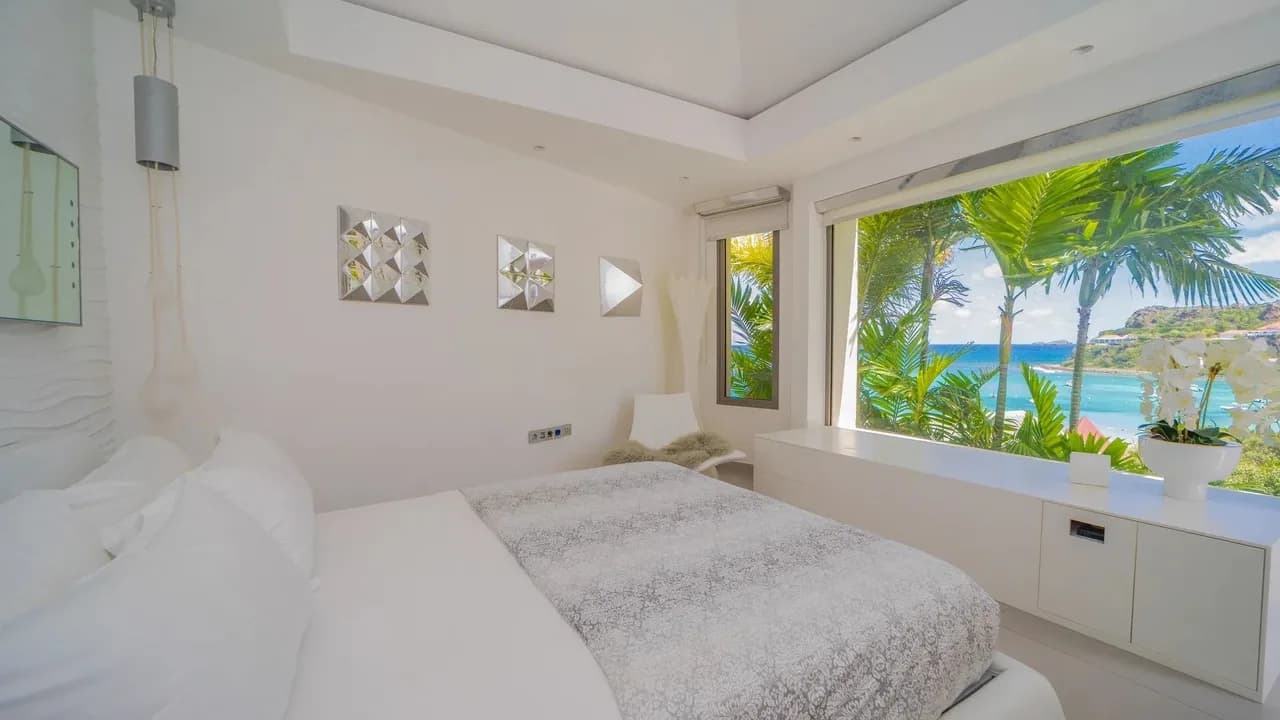Modern Villa Overlooking Pelican Bay photo 3