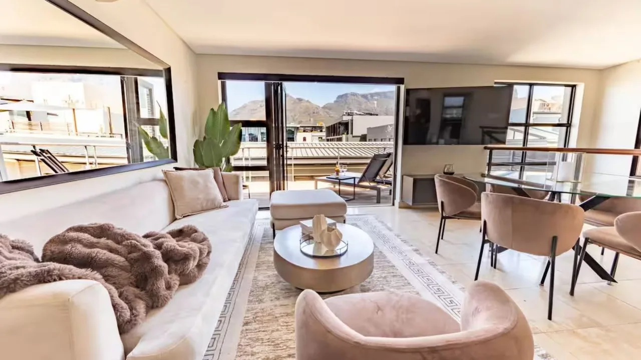 Modern Cape Town Townhouse with Views photo 2