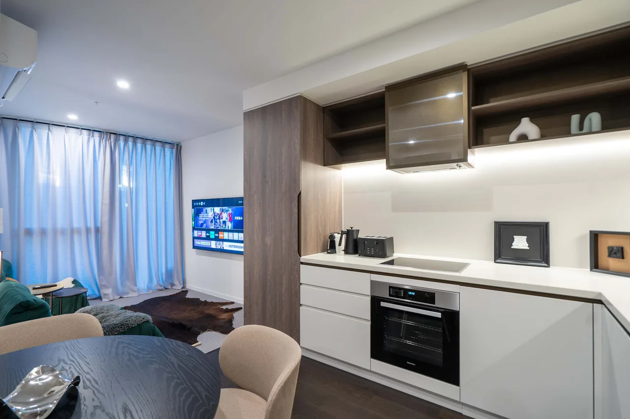 City View One Bedroom Apartment in Melbourne Victoria photo 3