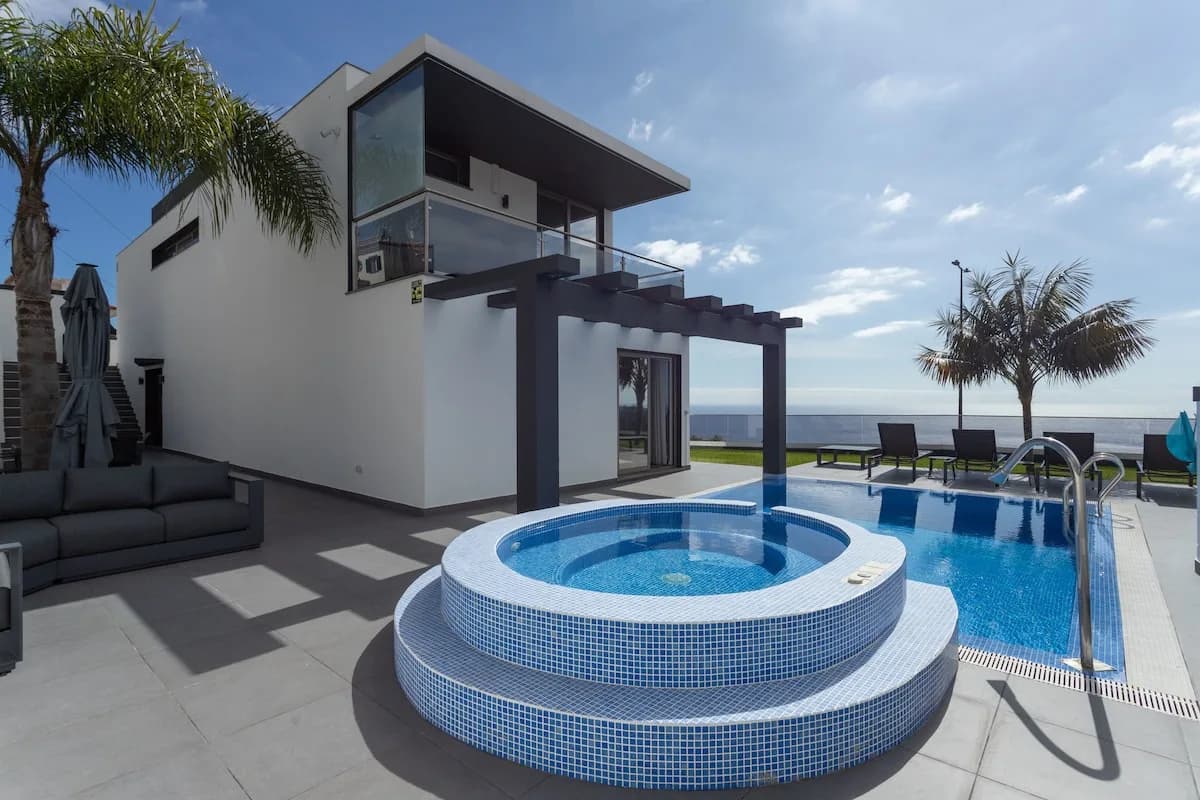 Oceanfront Pool Villa in Funchal, Madeira photo 2