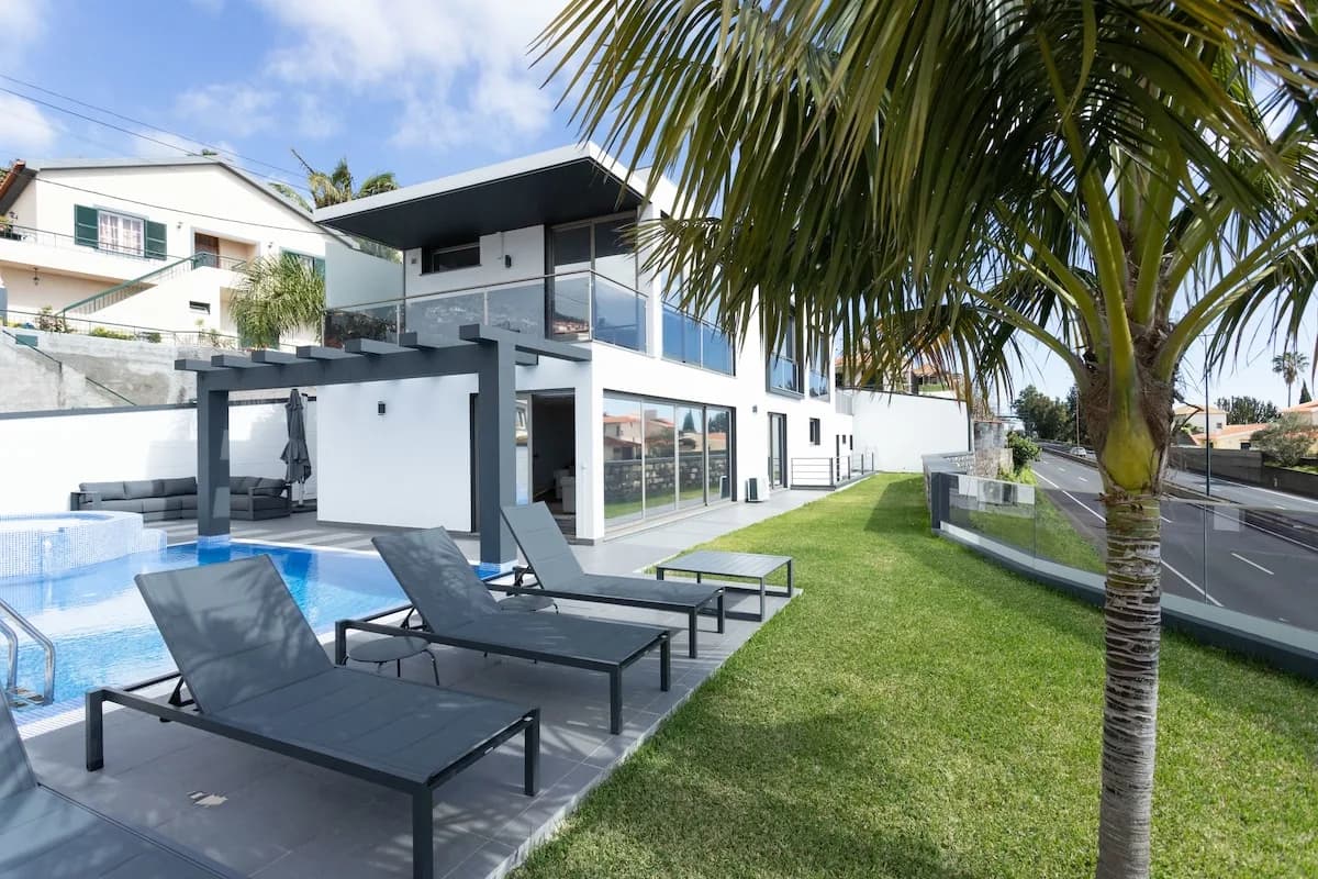 Oceanfront Pool Villa in Funchal, Madeira photo 3