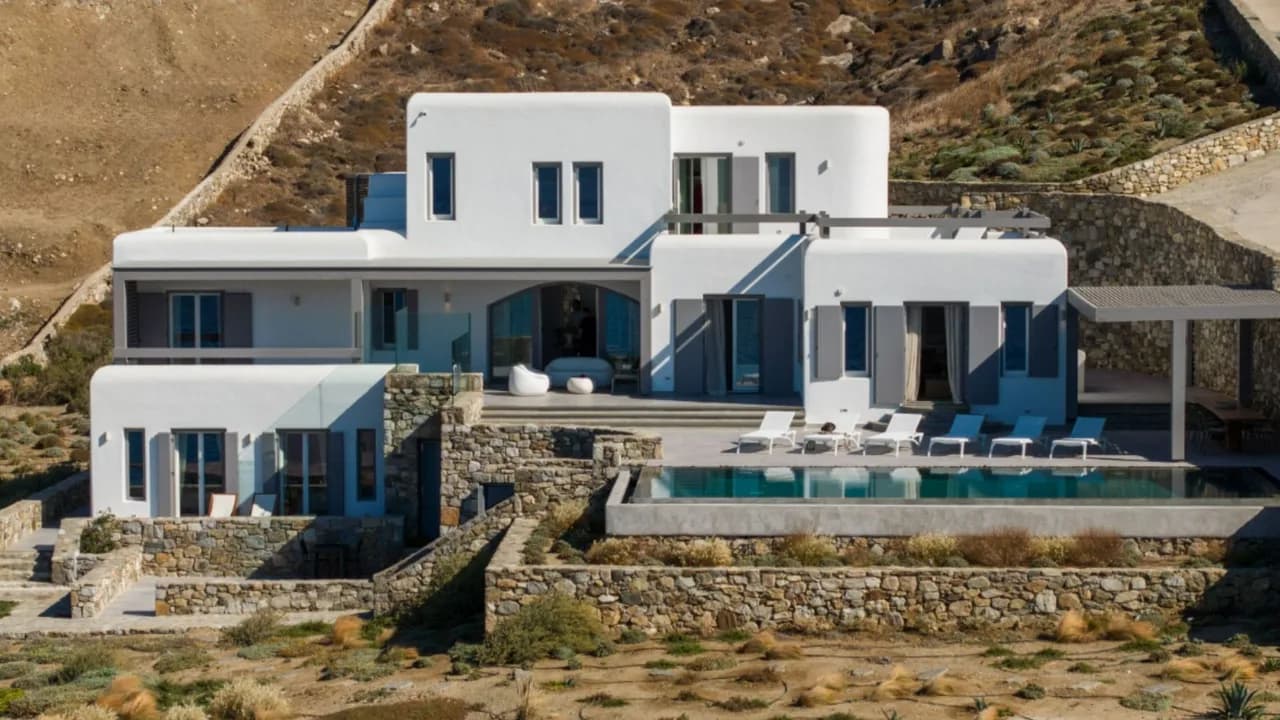 Elegant Coastal Retreat With Poolside Lounge photo 5