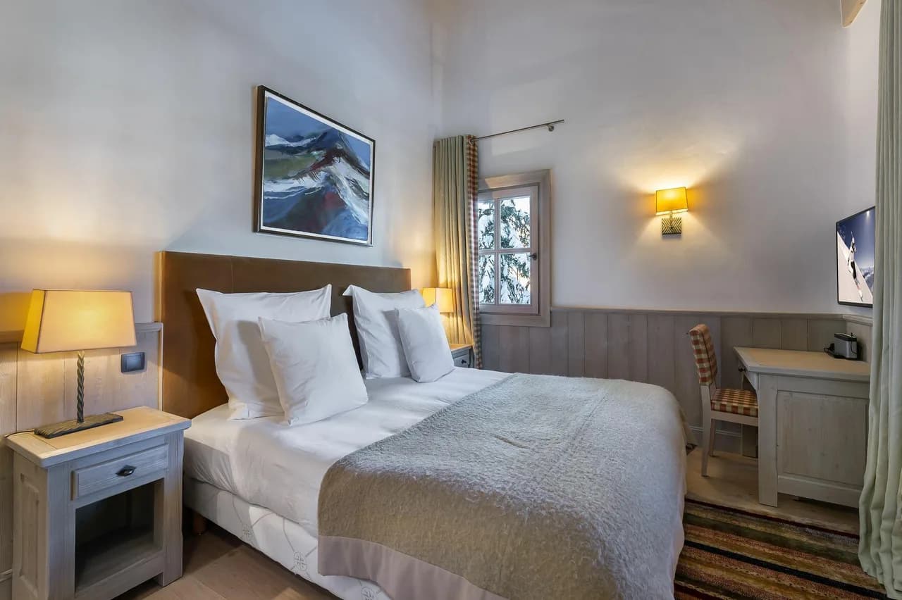 Ski-in Chalet With Heated Terrace Jacuzzi photo 2