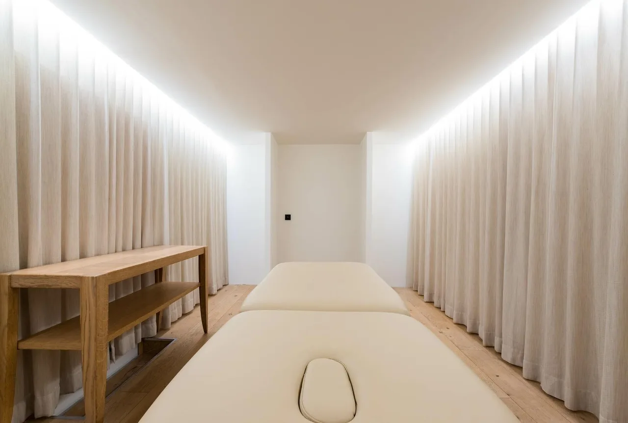 Ski-in Chalet With Heated Terrace Jacuzzi photo 3