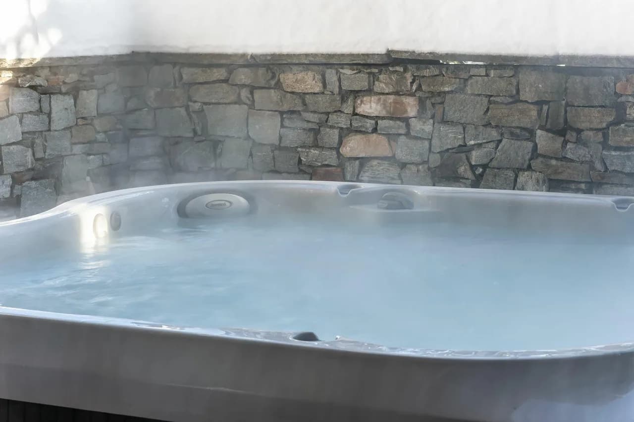 Ski-in Chalet With Heated Terrace Jacuzzi photo 4