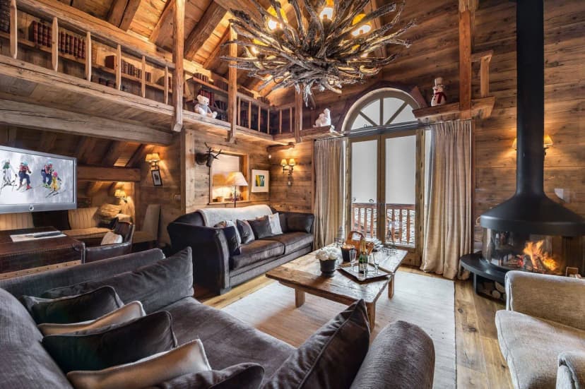 Elegant Mountain Chalet With Spa Retreat