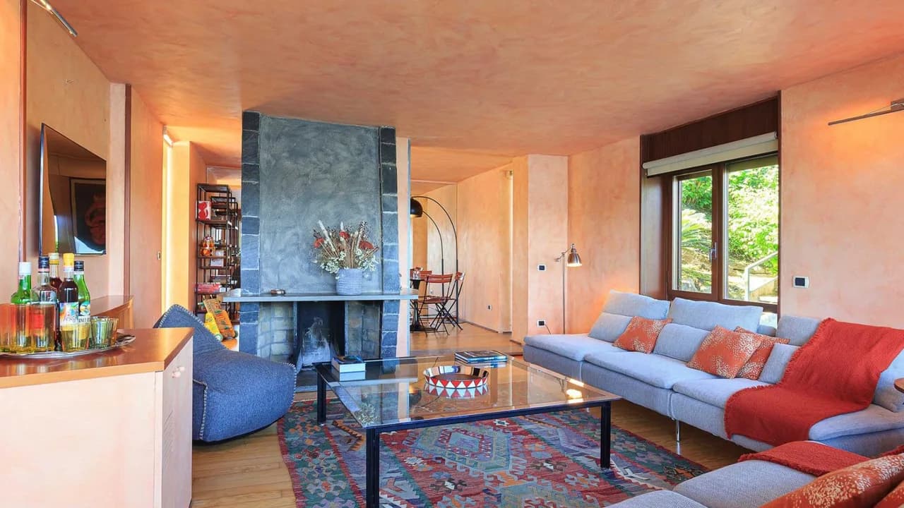 Charming Villa Near Arona Promenade photo 2