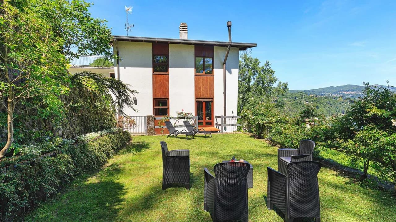 Charming Villa Near Arona Promenade photo 4